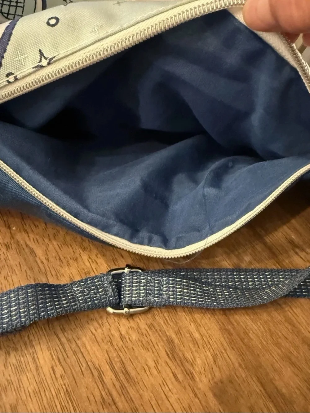 Cute 2018 WALT DISNEY WORLD Large Drawstring Backpack Blue Silver White metallic
